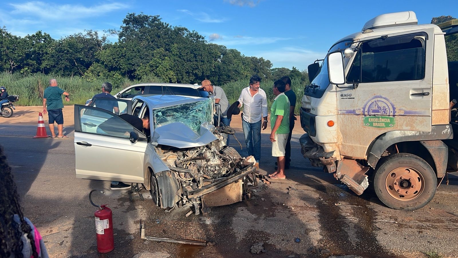 Acidente entre carro e caminhão deixa duas mulheres feridas na TO-010