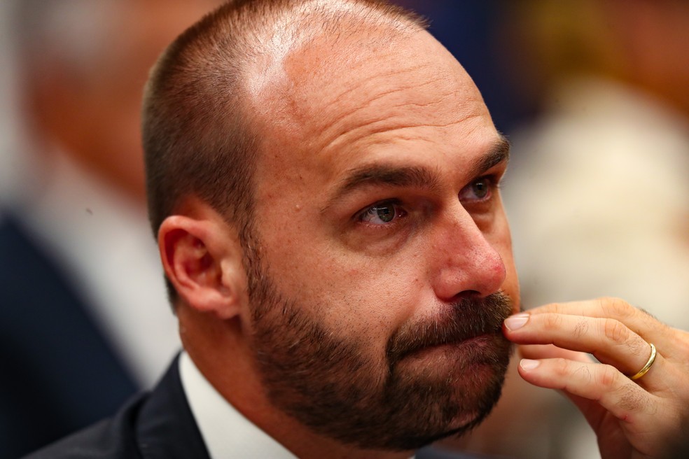 Foto de arquivo de 28/03/2023 do deputado federal Eduardo Bolsonaro (PL- SP) em sessão da Comissão de Constituição e Justiça e de Cidadania (CCJC) da Câmara dos Deputados, em Brasília (DF). — Foto: WILTON JUNIOR/ESTADÃO CONTEÚDO