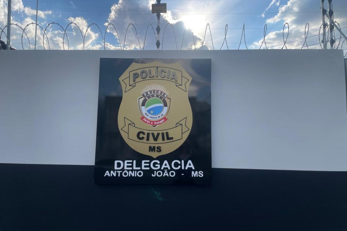 Professor é preso suspeito de abusar de alunas de 7 anos em escola de MS