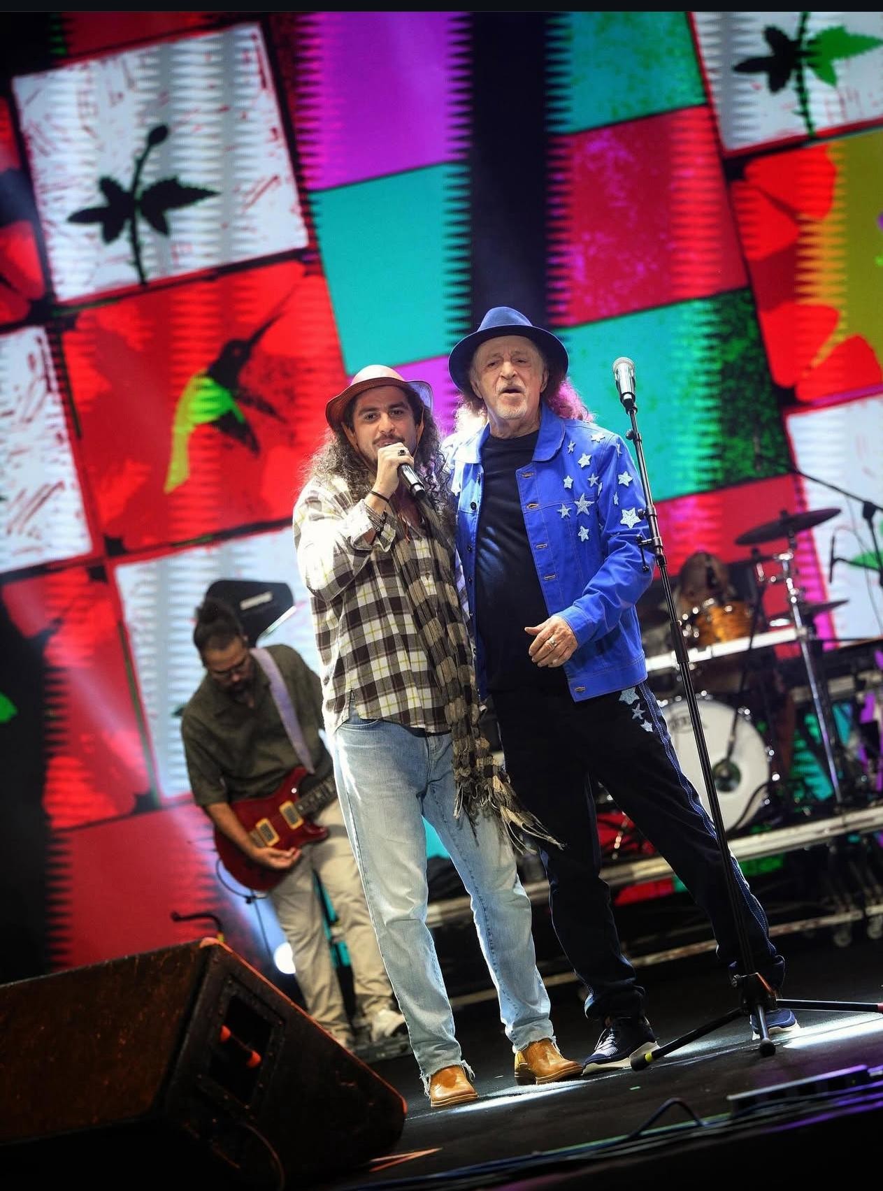 Alceu Valença divide palco com cantor paraibano Juzé em show no São João de Campina Grande