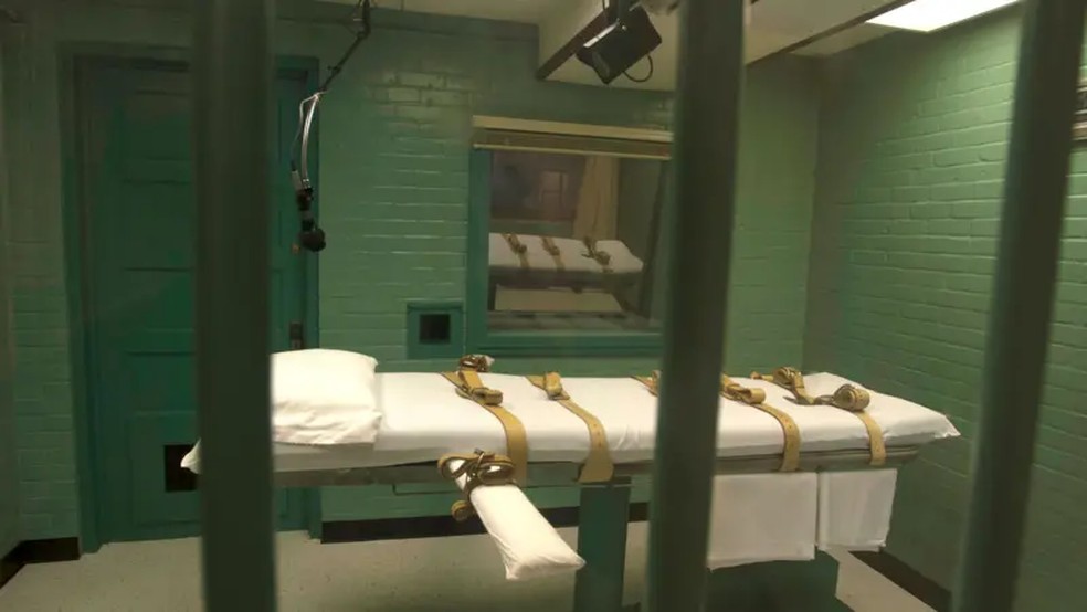 A câmara de execução é vista a partir da área destinada aos observadores na penitenciária estadual do Texas, em Huntsville, onde o repórter Michael Graczyk cobriu centenas de execuções. — Foto: Jenevieve Robbins/Texas Dept of Criminal Justice/Handout via Reuters/BBC
