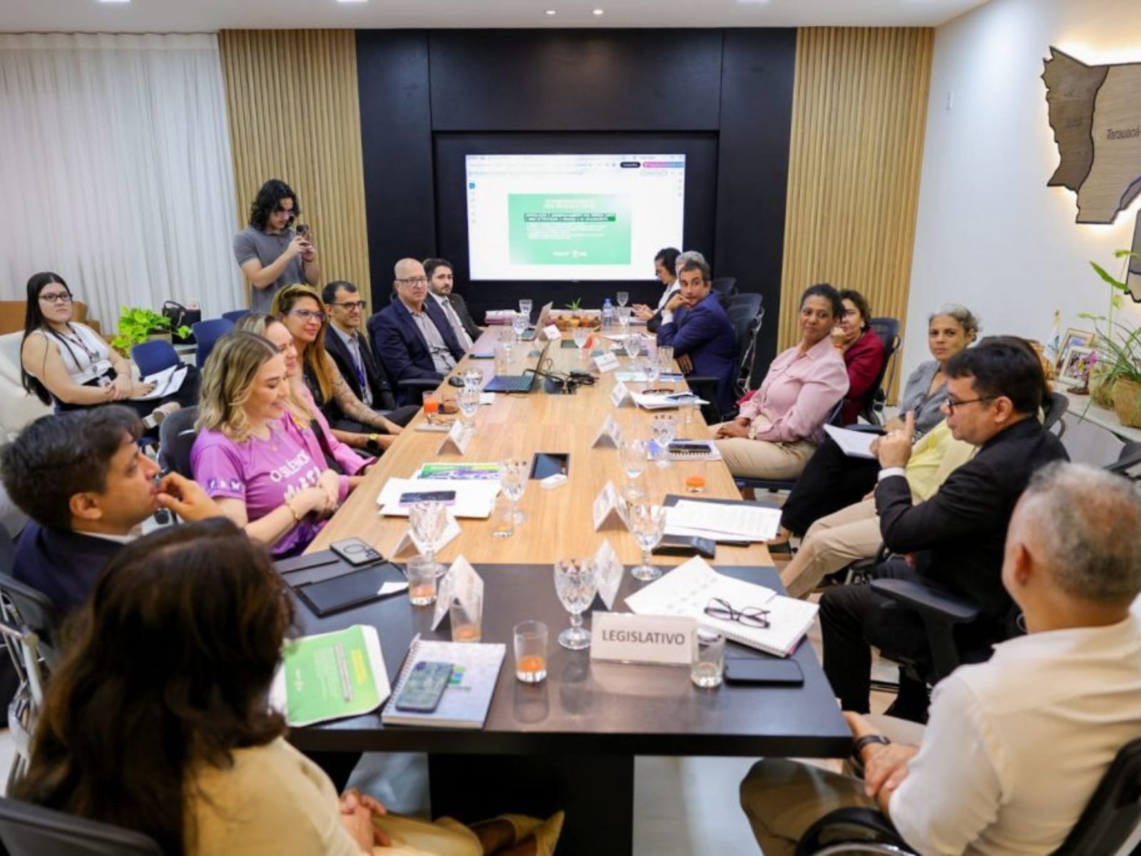 Com 111 órfãos por feminicídios em 4 anos, órgãos debatem melhorias em políticas de proteção