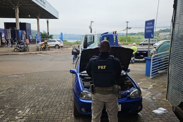 Carro furtado há mais de 25 anos é recuperado pela polícia, em Foz do Iguaçu