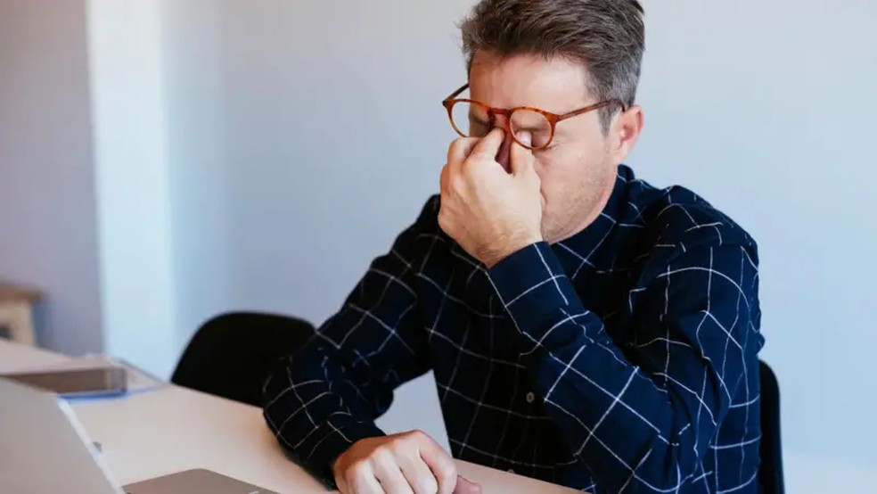De acordo com um estudo recente, até 50% dos usuários de computador podem desenvolver fadiga ocular digital. — Foto: Getty Images via BBC