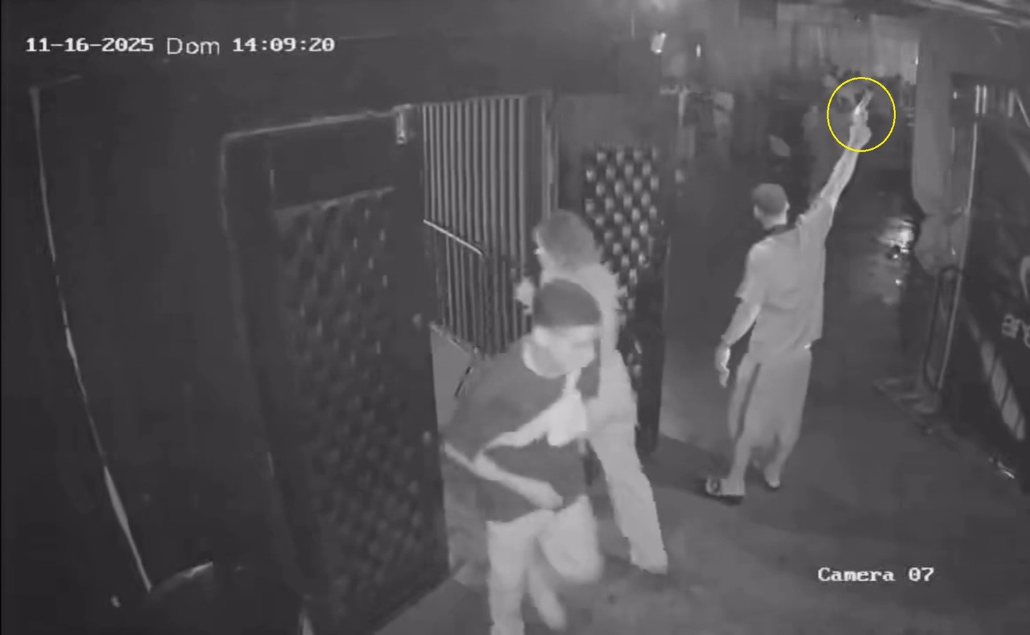 Suspeito é baleado após policial de folga impedir ataque em casa de shows em Campos