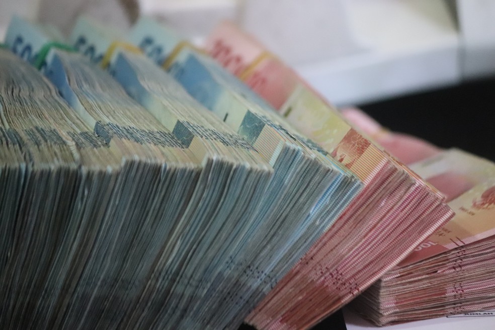 Grande quantidade de cédulas de dinheiro, em imagem de arquivo — Foto: Unsplash