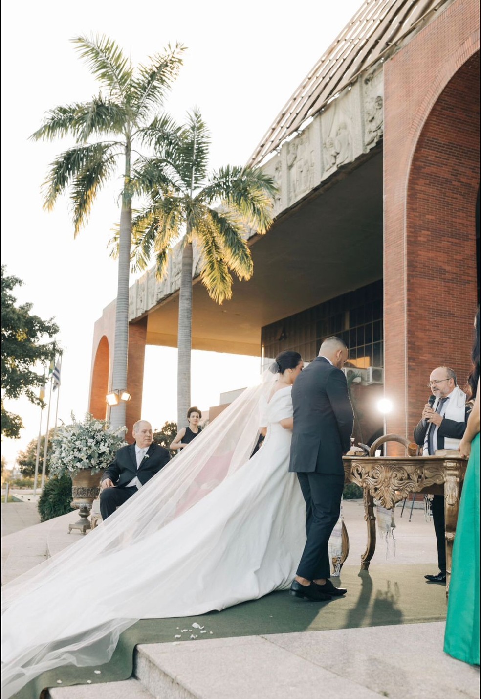 Iara e Matheus se casaram às 10 de sábado, 10 de junho, no Palácio Araguaia, em Palmas — Foto: Divulgação/Te Retratei