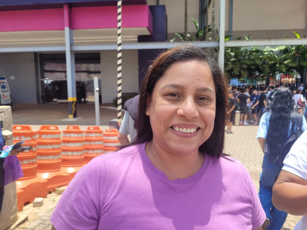 Luciana Freitas, de 41 anos, tenta uma vaga no curso de pedagogia, no DF — Foto: Fernanda Bastos/g1 DF