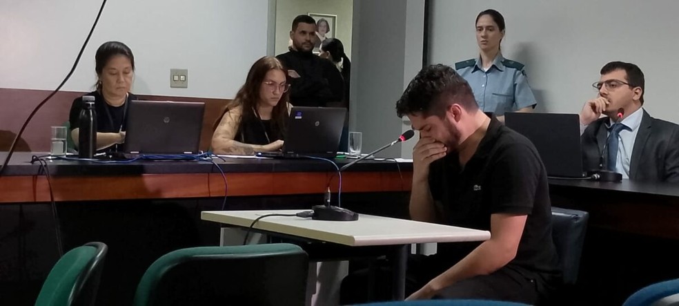Estudante de medicina na audiência de custódia realizada neste domingo (16), em Campo Grande. — Foto: Nadyenka Castro