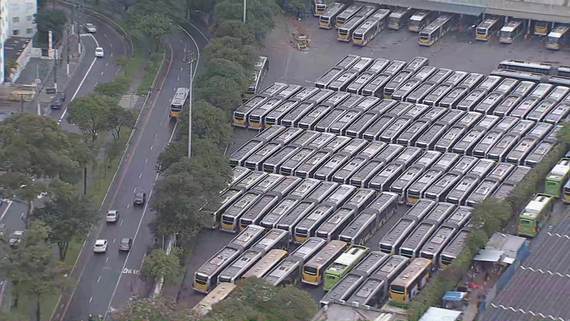 Após redução de frota de ônibus, eleitores de SP podem votar até as 19h; decisão do STF vale para todo o país
