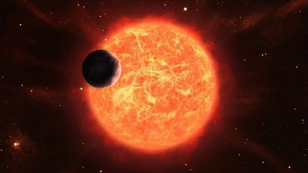 Gigante gasoso deveria ter sido engolido por sua estrela — Foto: GETTY IMAGES via BBC