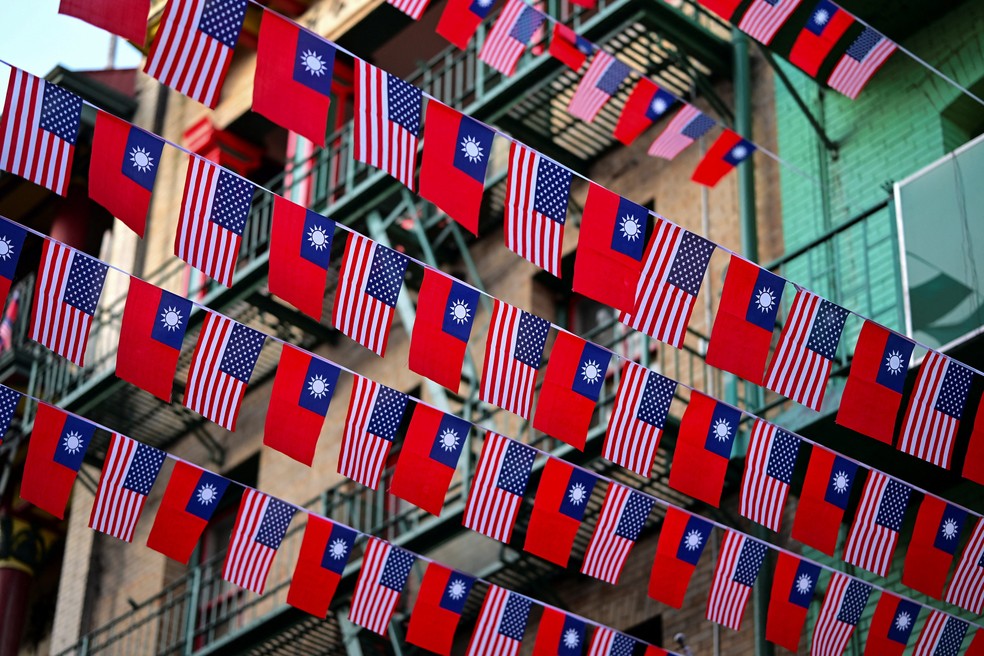 Bandeiras dos EUA e de Taiwan são vistas em São Francisco — Foto: REUTERS/Stephen Nellis