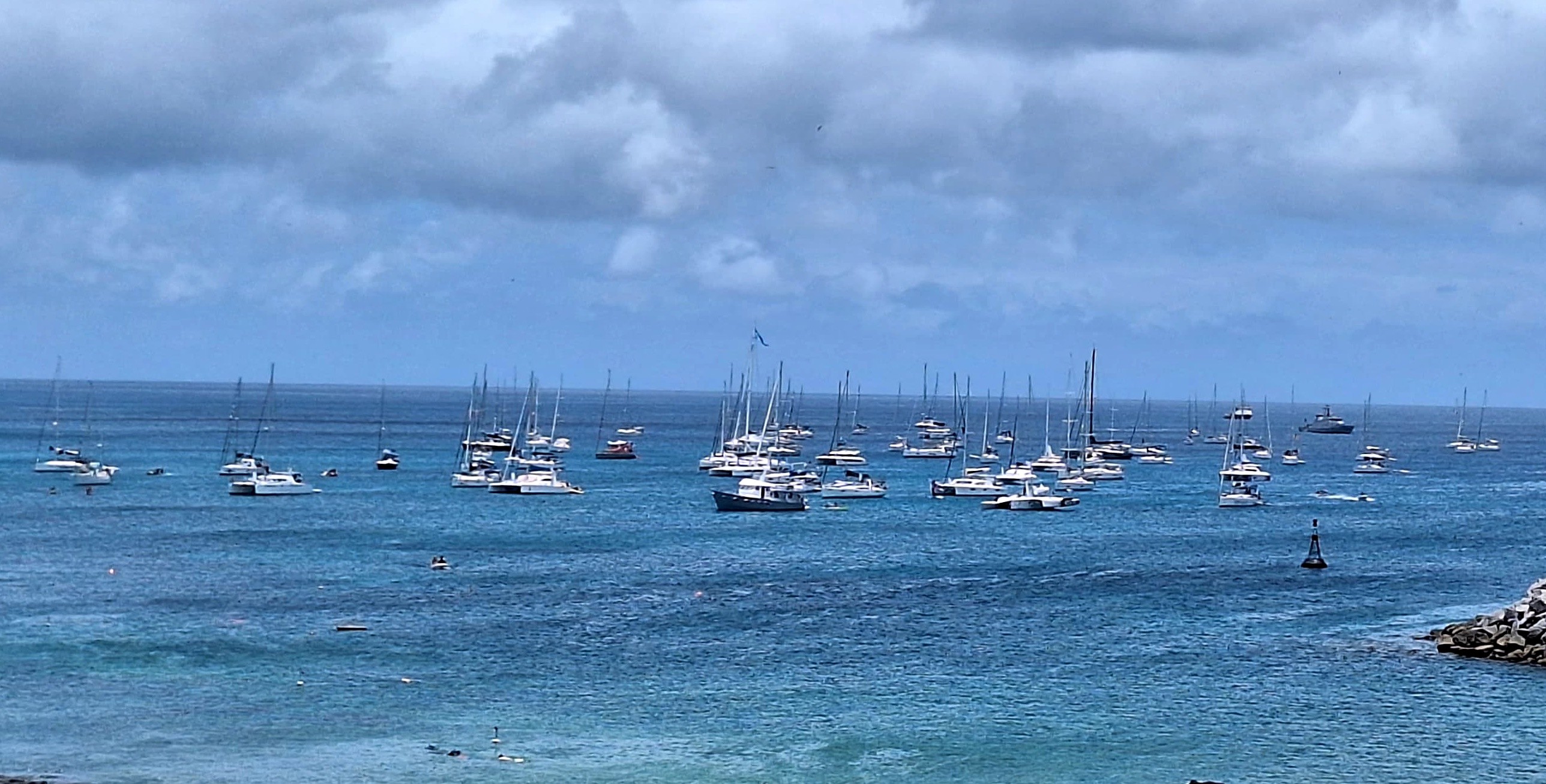 Regata Recife-Fernando de Noronha: mais de 80 barcos cruzaram a linha de chegada na ilha