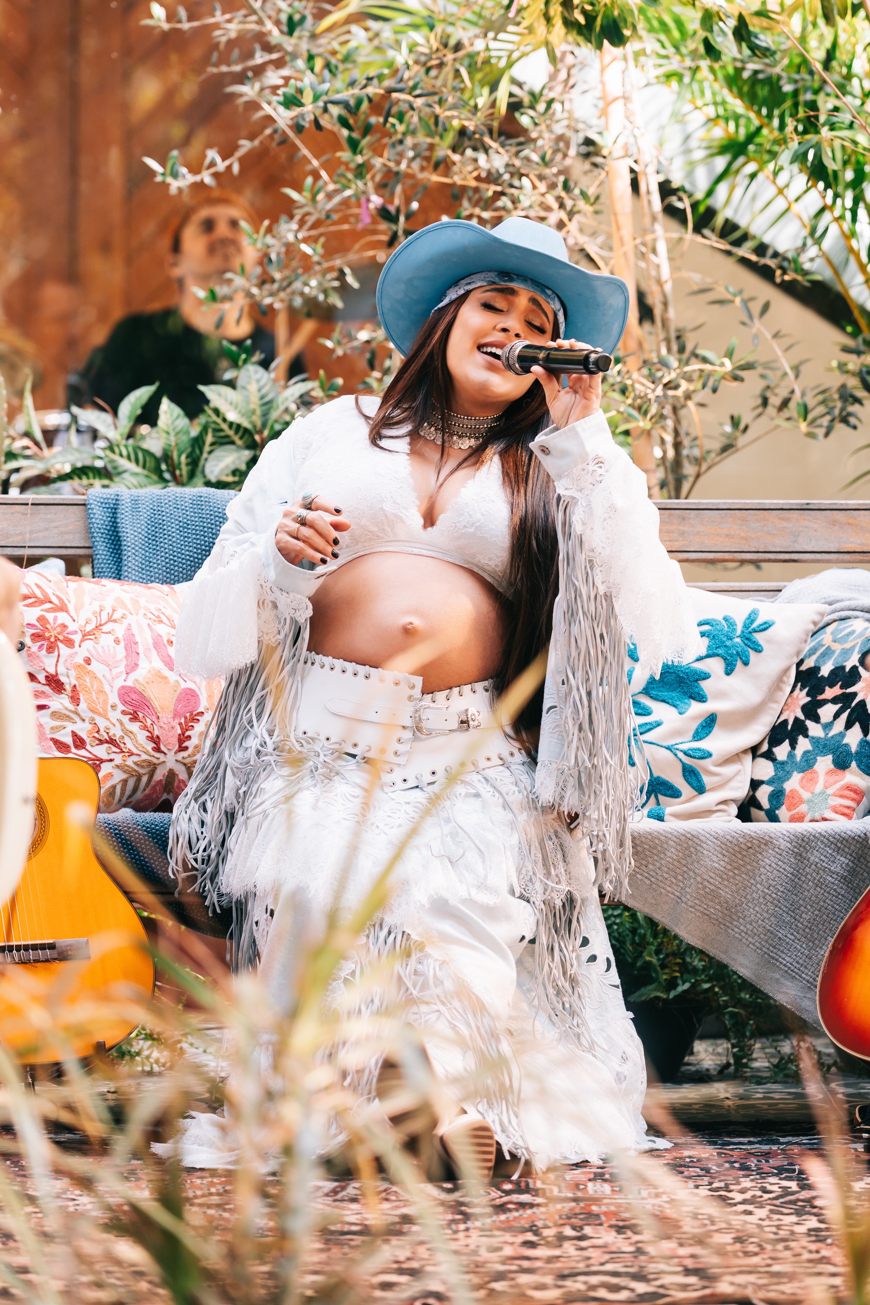Grávida de 8 meses, Lauana Prado grava audiovisual com música para o filho: 'Vou poder mostrar pra ele'