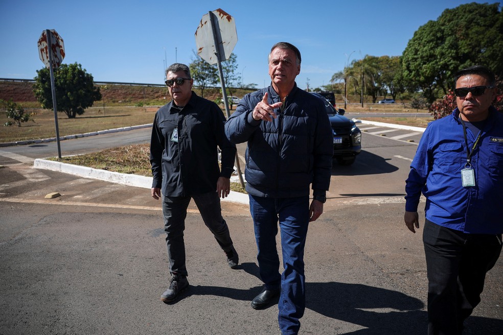 Bolsonaro na PF para colocar tornozeleira eletrônica — Foto: Adriano Machado/Reuters
