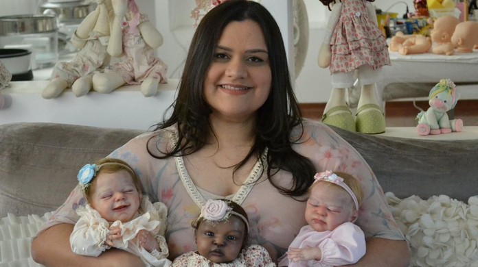Mulher gasta R$ 25 mil para sua boneca bebê reborn viajar pelo