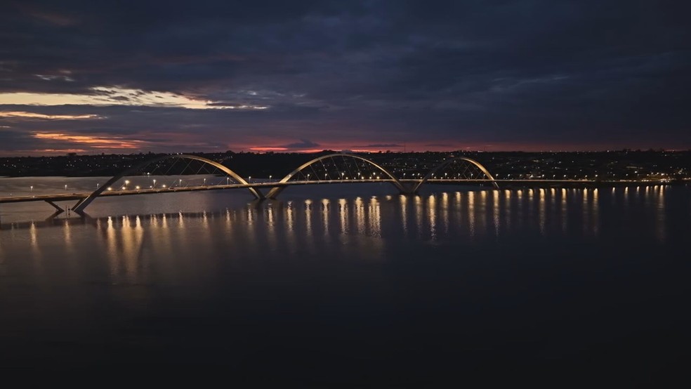 Amanhecer na Ponte JK, em Brasília (DF) — Foto: TV Globo