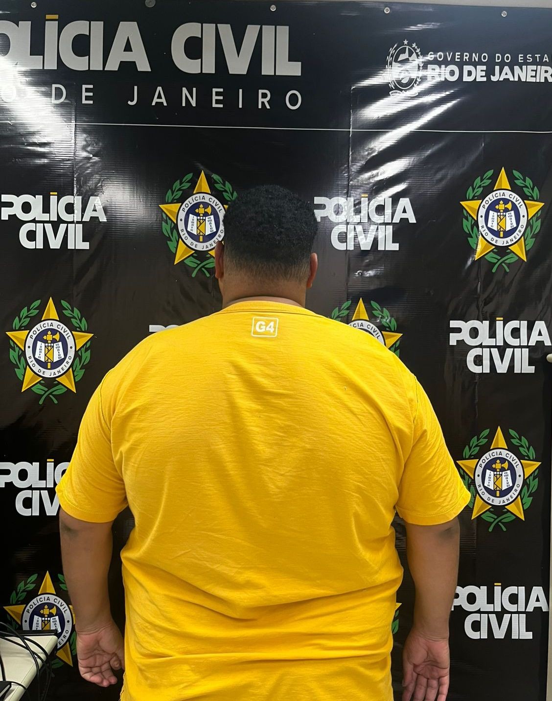 Homem é preso em flagrante por armazenar pornografia infantil em Arraial do Cabo