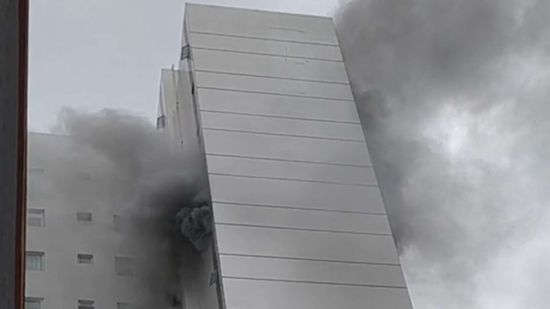 Apartamento pega fogo em Curitiba