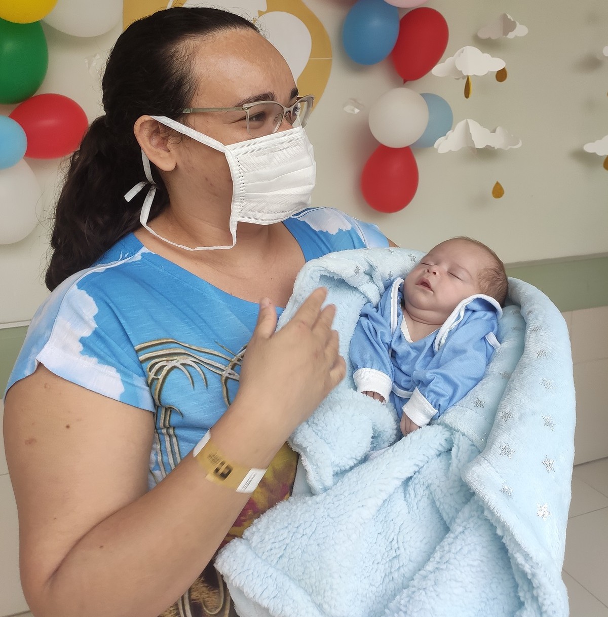 Bebês internados em maternidade escola ganham mesversários da equipe  Neonatal; veja fotos - Ceará - Diário do Nordeste