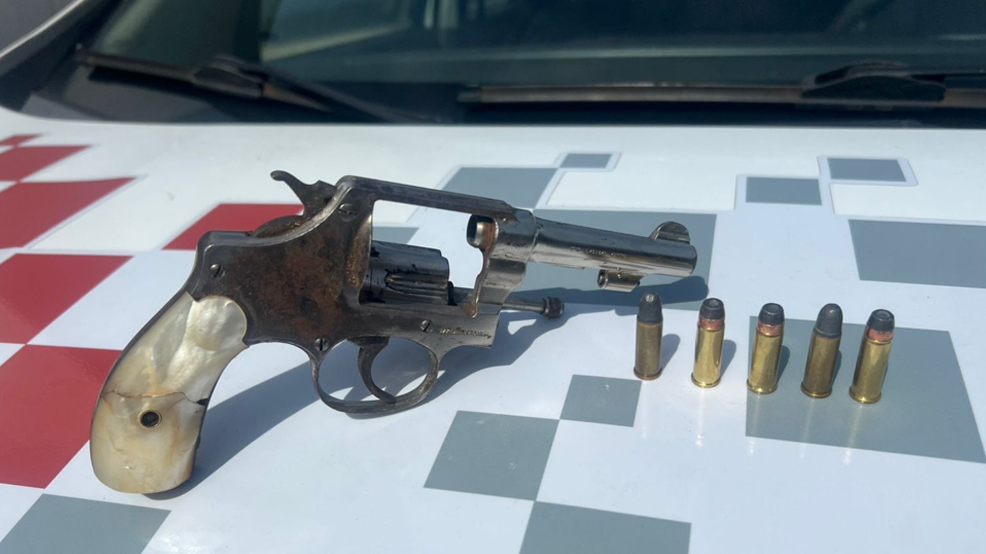 Suspeito de disparos em frente a casa foge da polícia e é preso com arma em Andradina