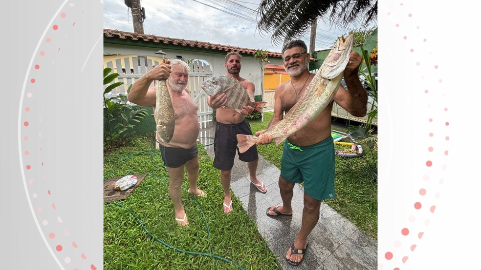 Família mineira comprou corvina, no meio o sargo-de-dentes e a pescada para fazer no ano novo em Anchieta, Sul do Espírito Santo — Foto: Reprodução/Redes sociais
