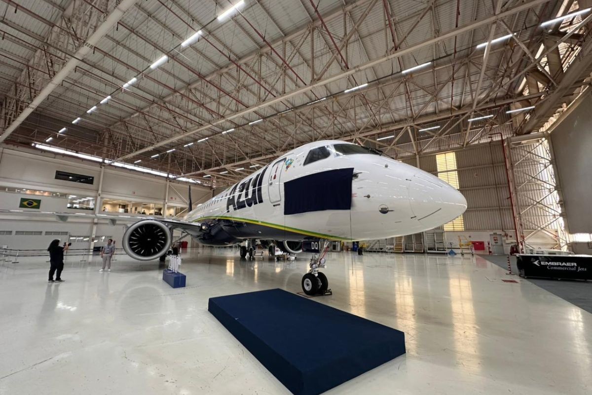 Embraer entrega avião de número 2.000 da família E-Jets, no interior de SP; modelo já levou quase 3 bilhões de passageiros