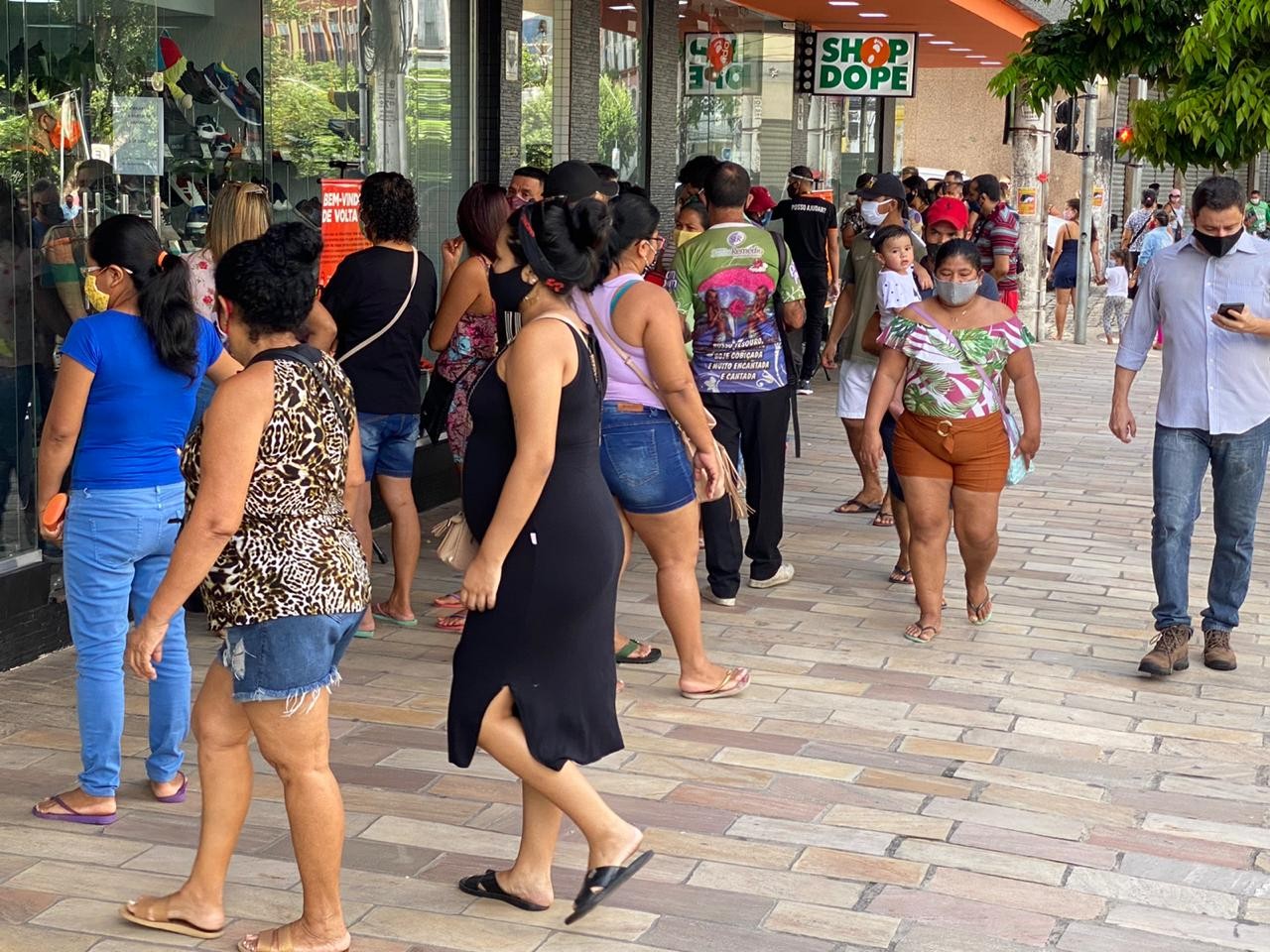 Veja o horário de funcionamento do comércio no Aniversário de Manaus