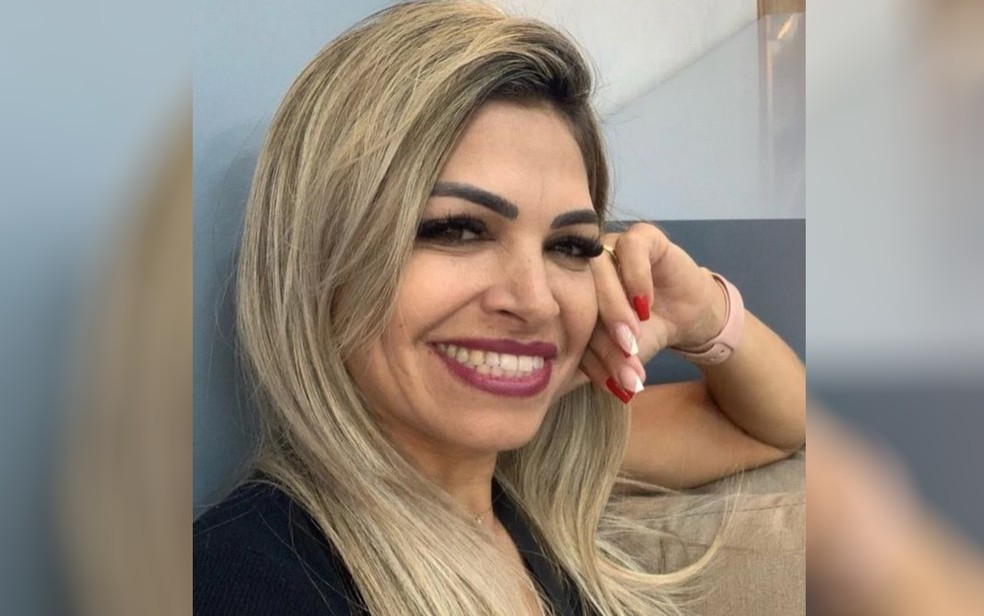 Alessandra Rufino de Oliveira, de 47 anos, foi encontrada morta dentro de casa, em Caldas Novas, Goiás — Foto: Reprodução/Redes Sociais