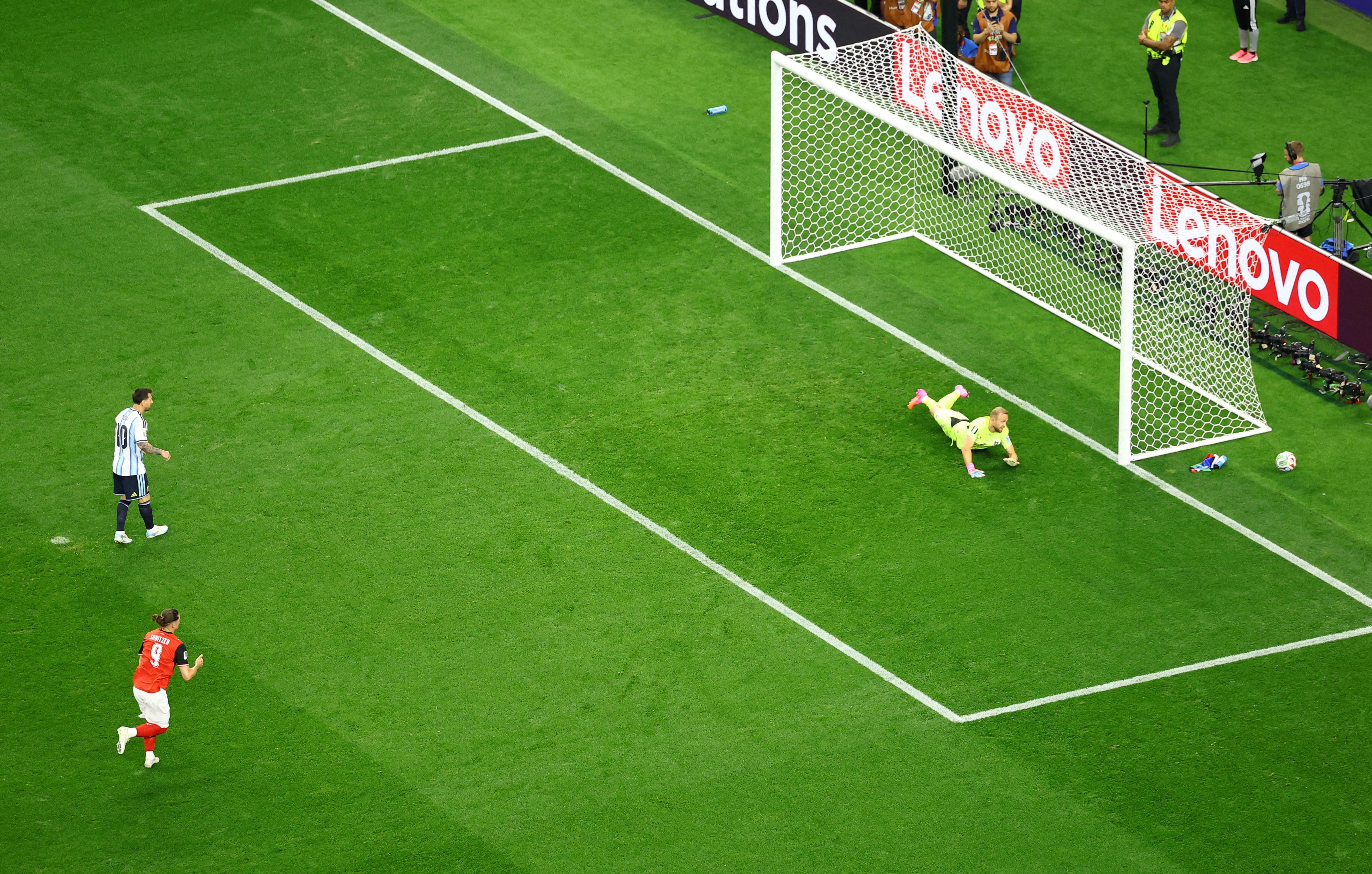 Memes: Messi perde pênalti e internet reage; veja