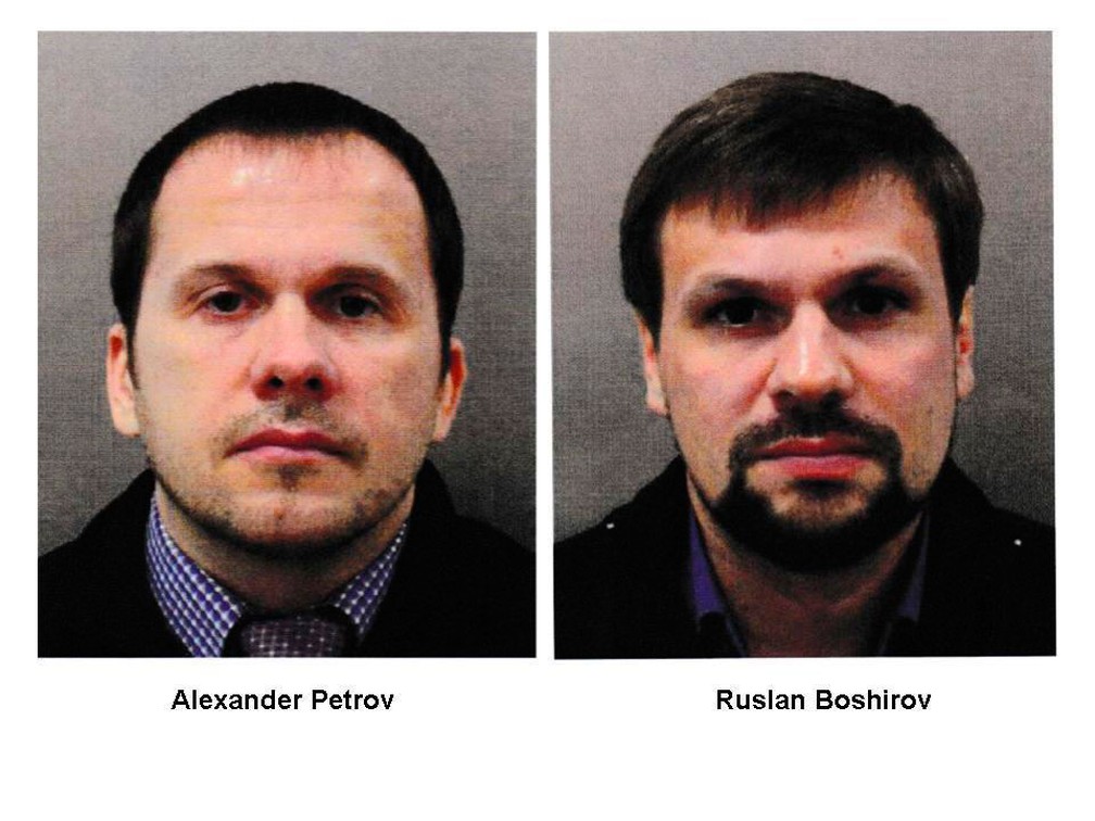 Alexander Petrov (esquerda) e Ruslan Boshirov são suspeitos de envenenar ex-espião russo Serguei Skripal no Reino Unido, em março  — Foto: Metropolitan Police via AP