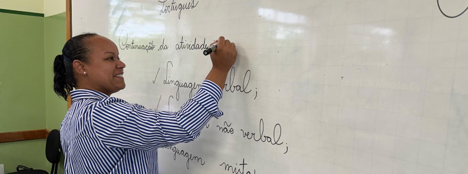 Educação de MG abre concurso com 13,7 mil vagas; veja como se inscrever