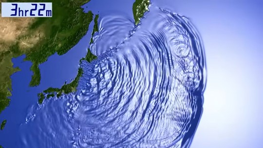 É #FAKE simulação que mostra tsunami da Rússia atingindo os EUA; imagem é de fenômeno no Japão em 2011 - Animação 3D passou a circular nas redes após terremoto registrado na Rússia nesta quarta-feira (30). Vídeo, no entanto, é sobre propagação do tsunami de Fukushima, que devastou o Japão em 2011.