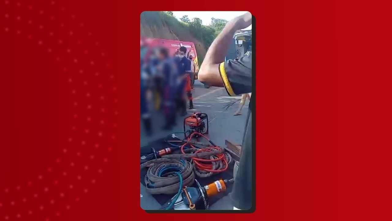 Acidente envolvendo dois veículos deixa quatro pessoas feridas na Zona Norte de Manaus; VÍDEO