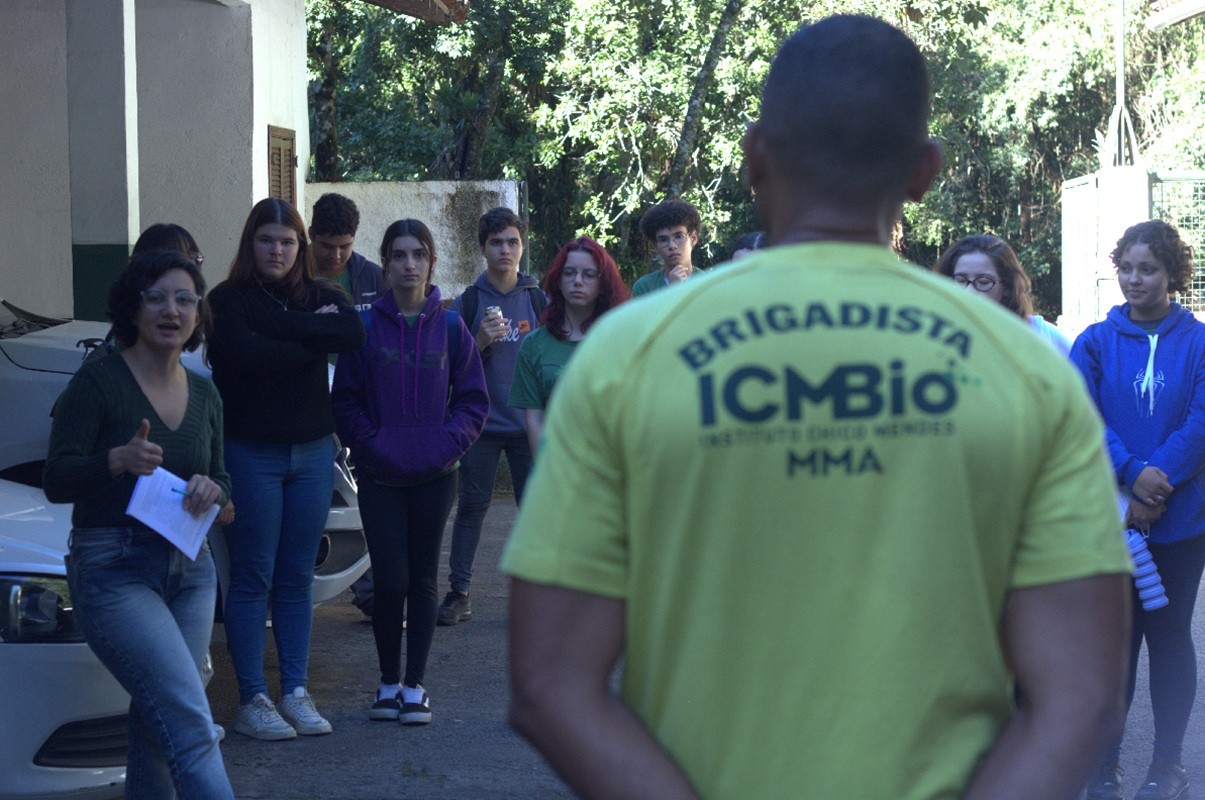 Estudantes conhecem trabalho da Brigada de Incêndio em visita ao Parque Nacional da Serra dos Órgãos
