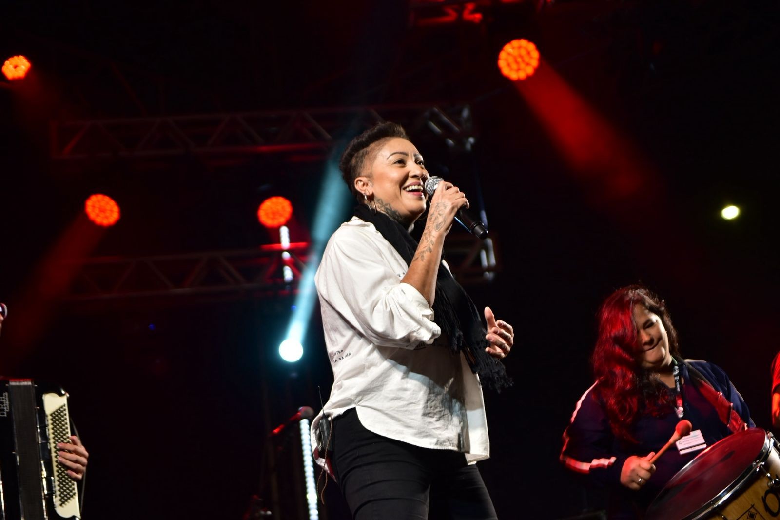 Narjara Paiva op het alternatieve podium van het Bahia Winter Festival 2025 — Foto: Ramon Rocha