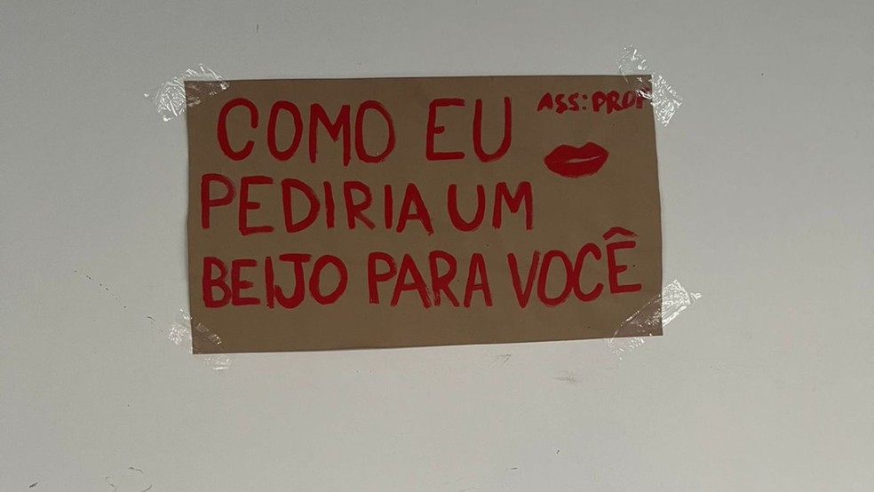 Cartazes contra professor da Unesp Marília foram expostos no campus por alunos — Foto: Arquivo Pessoal