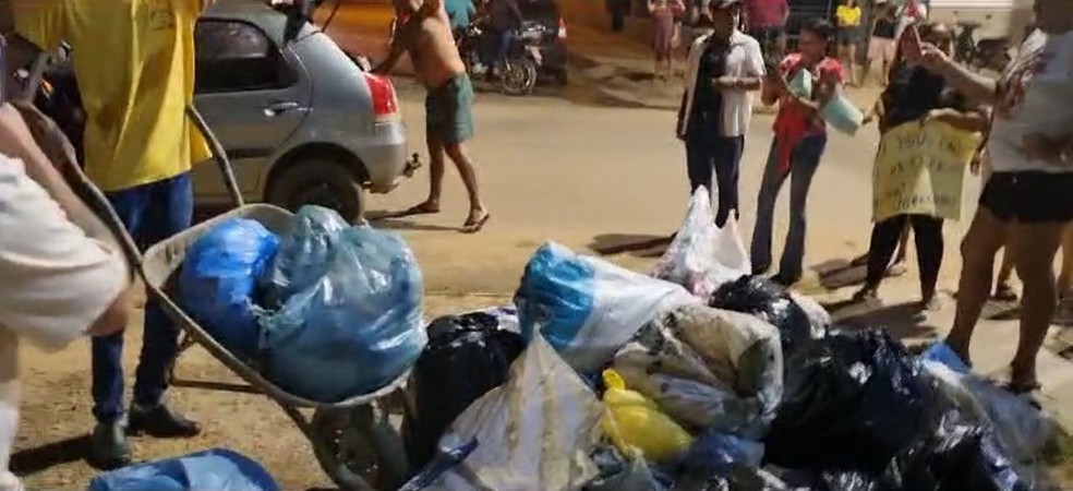 Coleta de lixo foi paralisada por acúmulo de dívida com empresa contratada — Foto: Reprodução/Redes Sociais