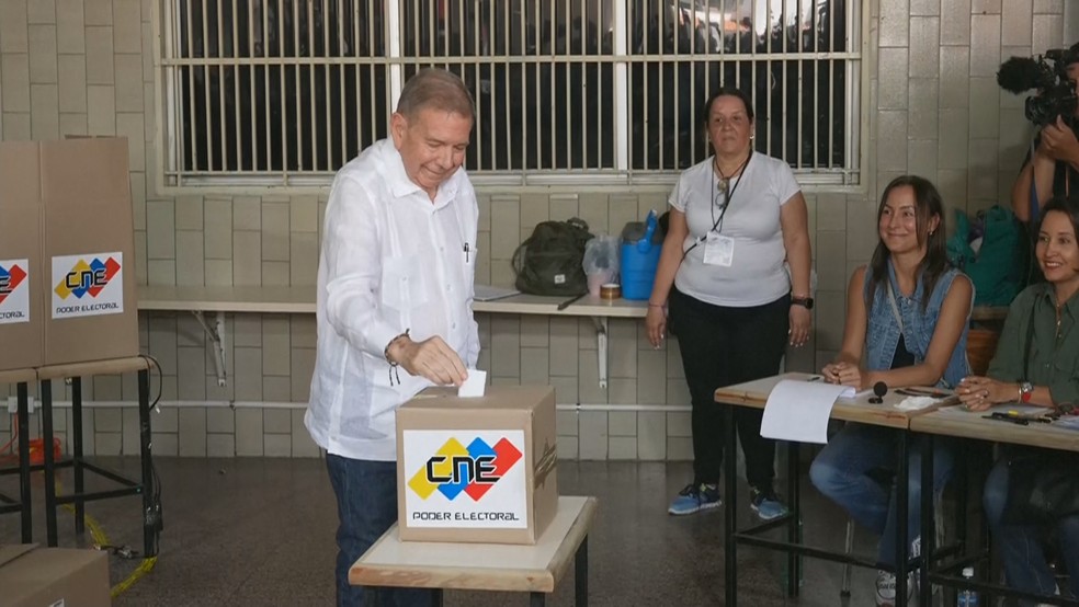 Edmundo González era alvo de um mandado de prisão pedido pelo Ministério Público venezuelano — Foto: Reprodução