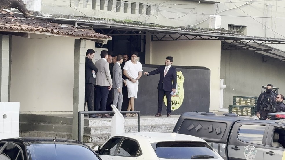 Cantor Jo�o Lima foi solto com o cumprimento de medidas cautelares � Foto: Reprodu��o/TV Cabo Branco