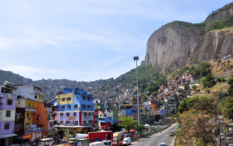 A Rocinha se destaca como sendo a maior favela do Brasil. De acordo com o último Censo, há mais de 70 mil moradores na comunidade, localizada entre os bairros da Gávea e São Conrado, dois dos bairros com o IPTU mais caro do Rio. — Foto: Rogério Santana / Governo do Estado do Rio de Janeiro