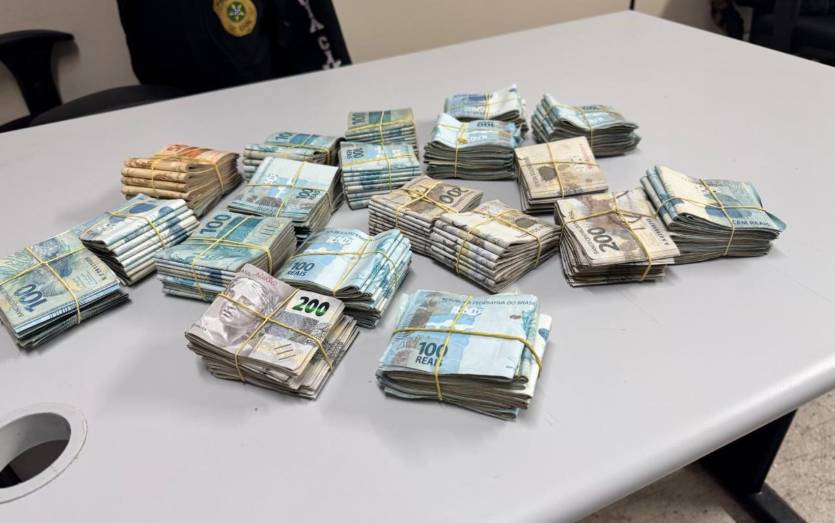 Mais de R$ 200 mil são apreendidos com servidor da Secretaria de Educação de Aracaju
