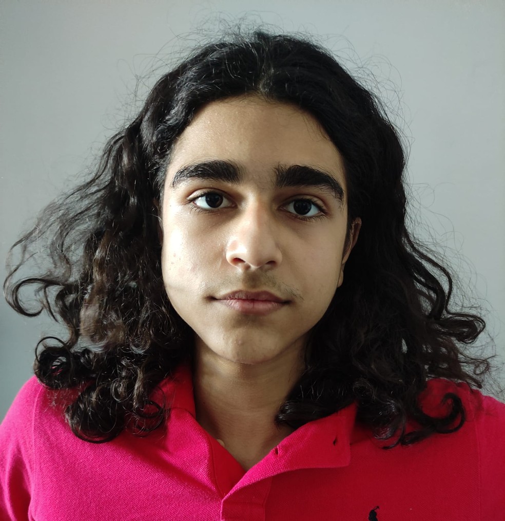 O estudante Mário Leal Nader, 16 anos, estava no voo — Foto: Reprodução/WhatsApp