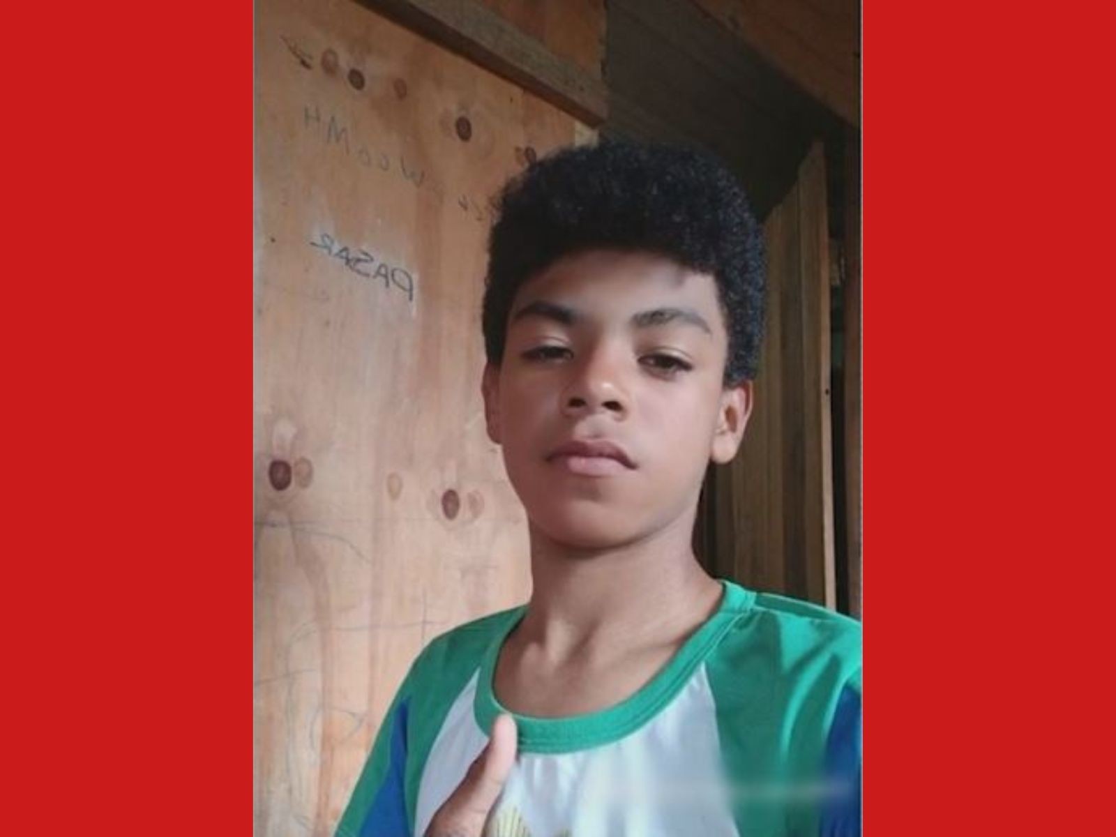 Adolescente que teve corpo queimado ao salvar irmãos de incêndio segue internado no Acre