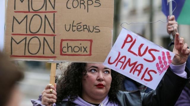 ‘Liberdade garantida para aborto’: por que França se tornou 1º país a colocar direito de interromper gravidez na Constituição