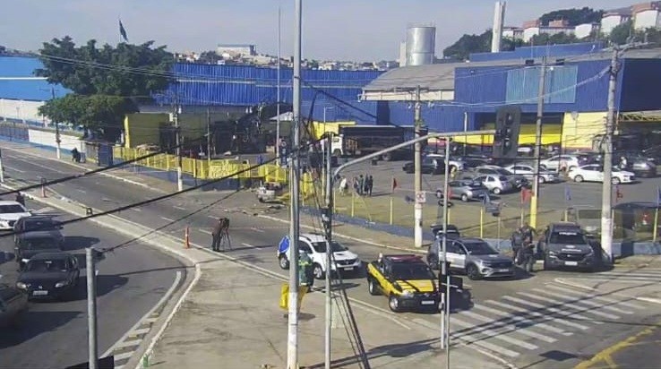 Três pessoas são vítimas de atropelamento em Barueri, na Grande SP; uma morreu no local e outras duas foram socorridas