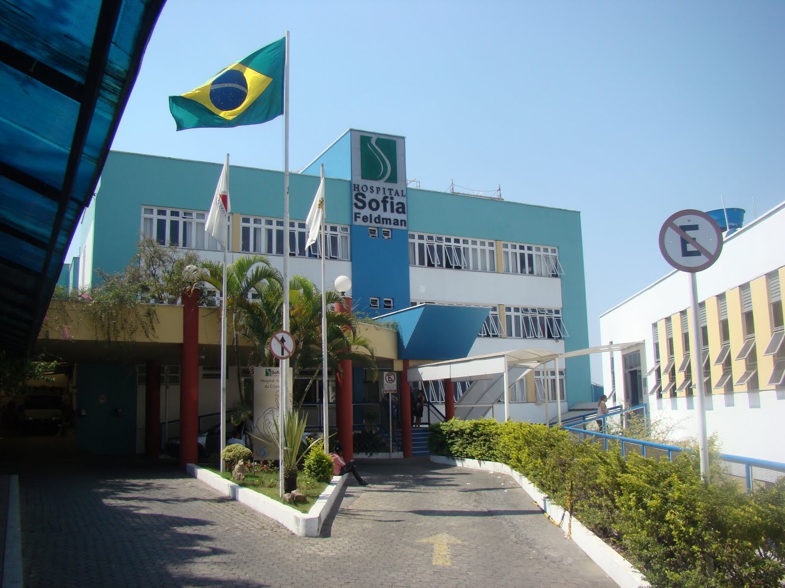 Recém-nascido é encontrado dentro de sacola em terreno baldio na Grande BH; mãe admite abandono 