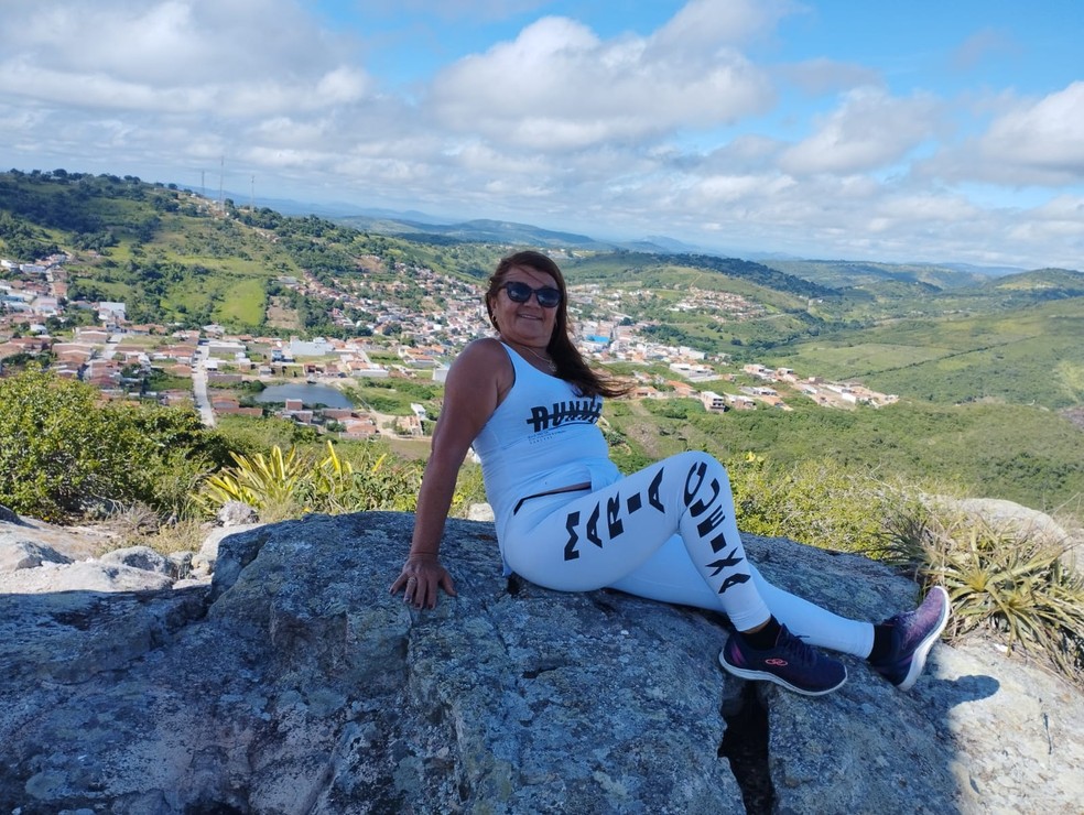 Josefa Rocha no pico da Serra da Onça — Foto: Arquivo Pessoal