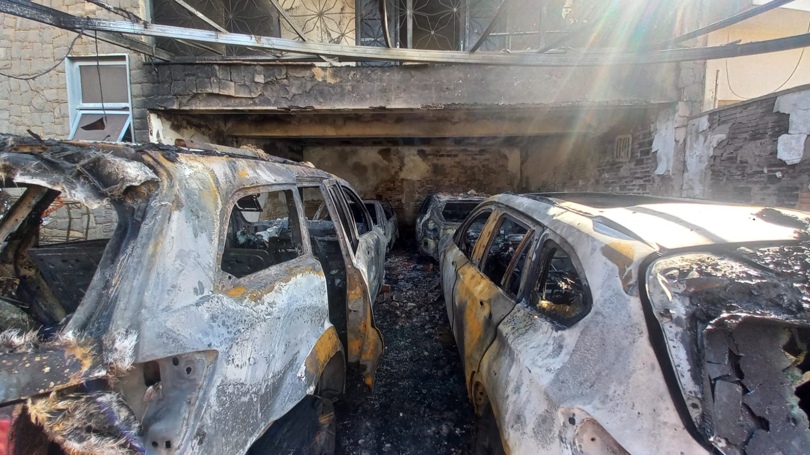 Empresário perde BMW e mais cinco veículos após incêndio em garagem em Rio Preto