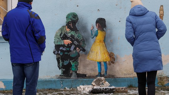 Ucrânia vai recrutar pessoas com mais de 60 anos para atuar no Exército - Voluntários trabalharão em funções de apoio, segundo o governo. País enfrenta escassez de soldados em meio à abertura de novas frentes contra a Rússia.